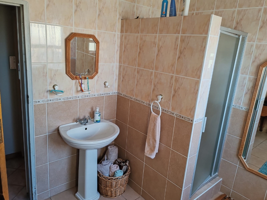 5 Bedroom Property for Sale in Perlemoenbaai Western Cape